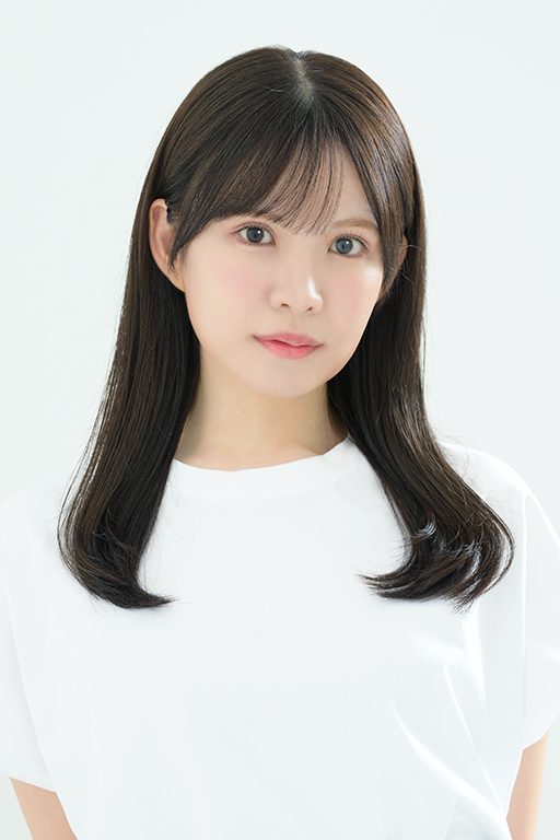 岡本 彩夏 宣材写真